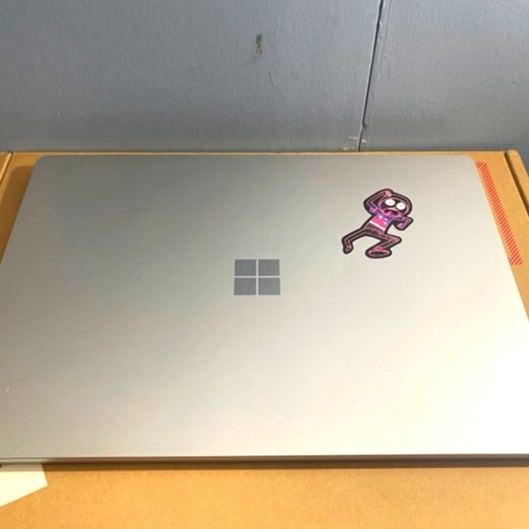Surface Pro 3 laptop - Picture 1 of 9